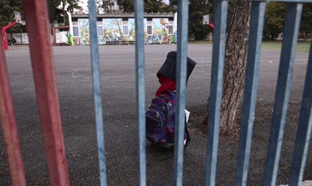 Κρήτη: Διευθύντρια έσωσε μαθήτρια που κινδύνεψε να πνιγεί με φαγητό