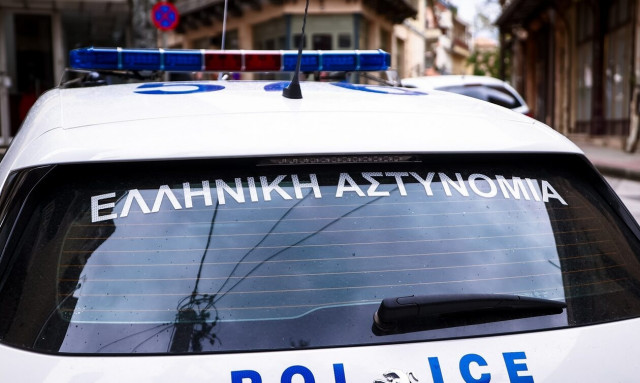 Γλυκά Νερά: 43χρονη μητέρα κλείδωσε τα μικρά παιδιά της στο σπίτι και έφυγε - Τα άφησε για 9 ώρες