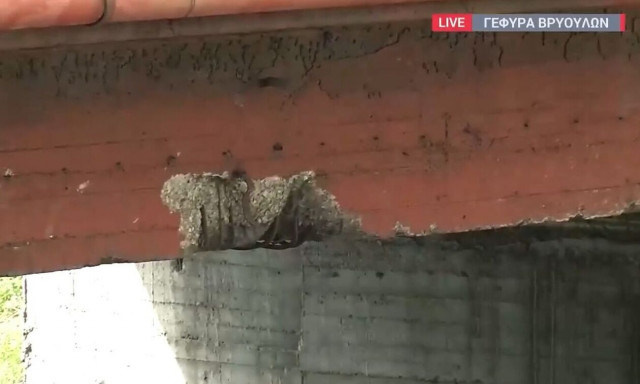 Νέα Φιλαδέλφεια: Φθορές σε γέφυρα της Εθνικής - Φαίνονται κομμάτια από το σκυρόδεμα