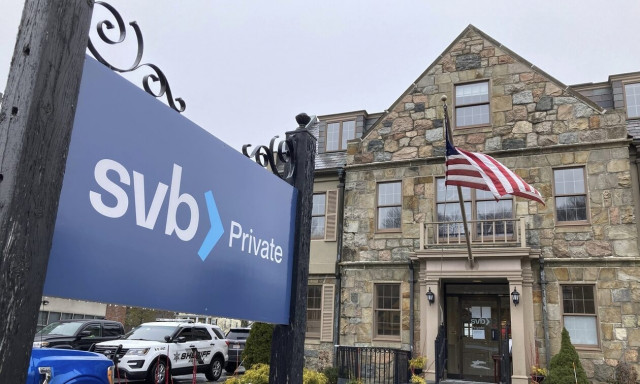 Oι δονήσεις στο τραπεζικό σύστημα, τα λάθη των κεντρικών τραπεζών και το ξεπούλημα των μετοχών