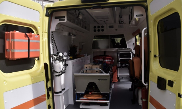 Με ιδιωτικά ασθενοφόρα οι δευτερογενείς διακομιδές - Τι καταγγέλλει η ΠΟΕΔΗΝ