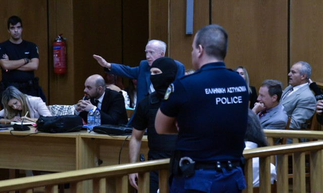 Διαγραφή Πλεύρη από τον ΔΣΑ για τον ναζιστικό χαιρετισμό