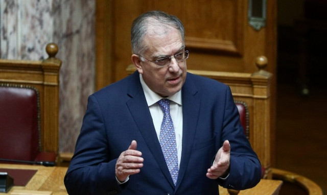 Θεοδωρικάκος: Ανεύθυνη η στάση Βαρουφάκη - Κάνει σόου μήπως και μπει στη Βουλή