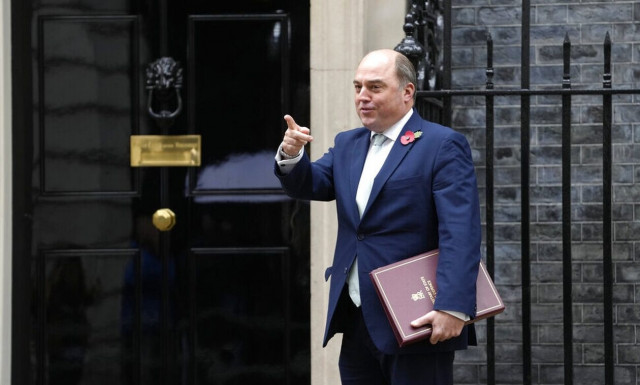 Βρετανία: H Ρωσία οφείλει να σέβεται το διεθνή εναέριο χώρο