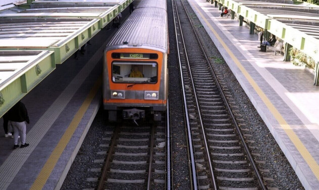 Συναγερμός στον ηλεκτρικό: Πτώση ατόμου στις ράγες στον Άγιο Ελευθέριο