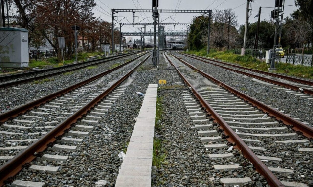 Greek trains to restart operation gradually as of March 22, with suburban and freight routes