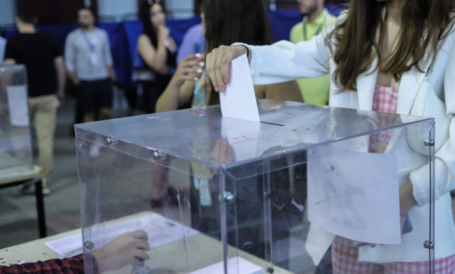 Δημοσκόπηση PULSE: Στις 4 μονάδες η διαφορά ΝΔ-ΣΥΡΙΖΑ - «Φταίνε όλοι για τα Τέμπη»