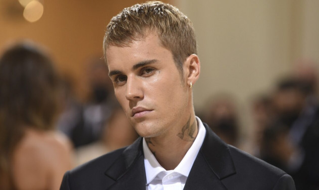 Τζάστιν Μπίμπερ: Δείχνει το πρόσωπό του 8 μήνες μετά τη διάγνωση με σπάνιο σύνδρομο