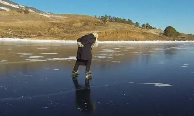 Σιβηρία: H 81χρονη που είναι άσος στο πατινάζ