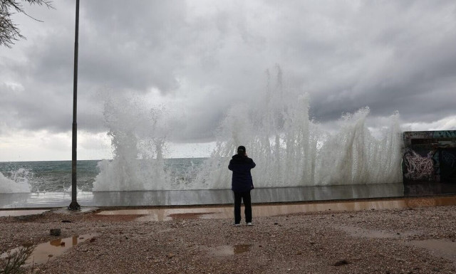 Kαιρός: Επικαιροποιήθηκε το έκτακτο δελτίο της ΕΜΥ - Πού θα «χτυπήσει» η κακοκαιρία
