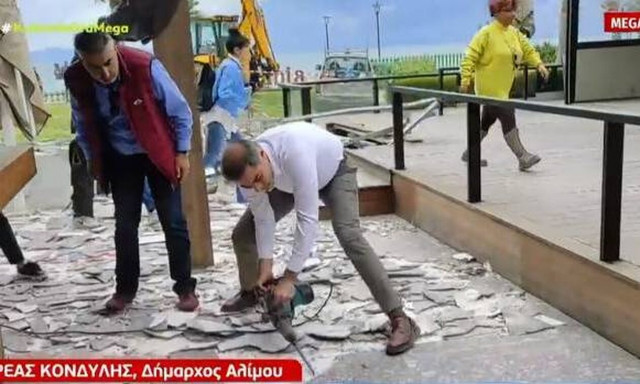 Άλιμος: Ο δήμαρχος ξήλωσε με κομπρεσέρ παράνομες εγκαταστάσεις μπαρ στην παραλιακή
