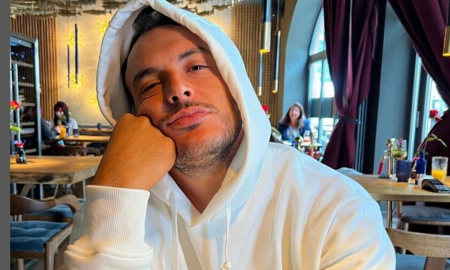 Σάκης Αρσενίου: Η νέα οικογενειακή φωτογραφία από το μαιευτήριο