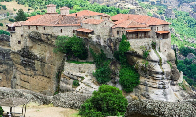 Στην Κοίμηση Θεοτόκου Καλαμπάκας η Εικόνα της Σταύρωσης του Χριστού από Μονή Μετεώρων