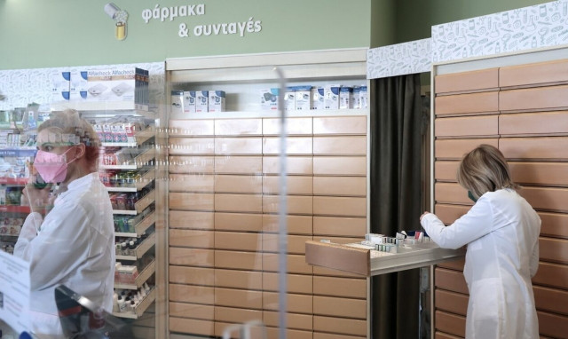 Παρενέργειες φαρμάκων: Μόνο το 35% των φαρμακοποιών έχει συμπληρώσει κίτρινη κάρτα