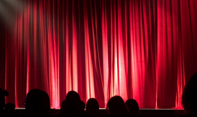 Θέατρο Νέου Κόσμου: Γνωστός εφοπλιστής έβριζε τους ηθοποιούς κατά τη διάρκεια της παράστασης