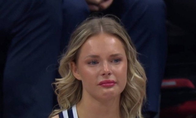 Viral η μαζορέτα που έκλαψε - Το αυτοτρολάρισμα στο TikTok