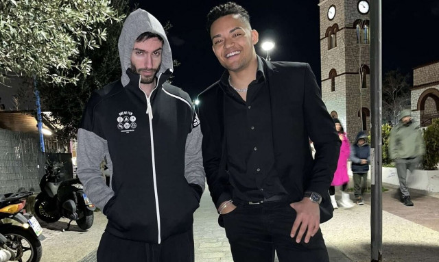 Ο χαλαρός Μίλτος Τεντόγλου... ξαναχτυπά: Φόρεσε φόρμα σε έξοδο με τον Καραλή για τα γενέθλιά του