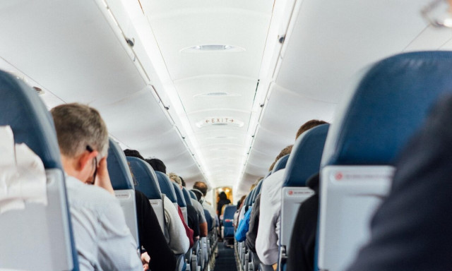 Βλάβη εν ώρα πτήσης από Αθήνα προς Ρόδο: Πτηνό μπήκε στον κινητήρα αεροπλάνου