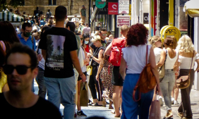 «Καμπανάκι» για το δημογραφικό: Αυξάνονται οι άνω των 65 ετών, μειώνεται ο πληθυσμός της Ελλάδας