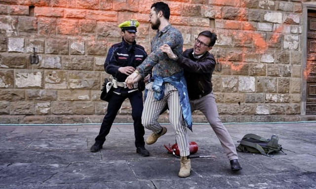 Φλωρεντία: Δήμαρχος «κομάντο» τα βάζει με ακτιβιστές που βανδάλισαν το Palazzo Vecchio