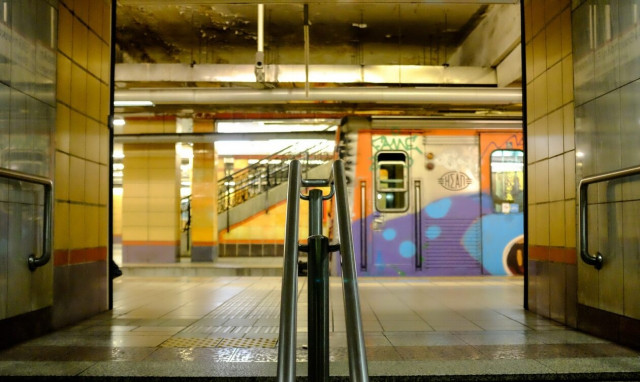 ΗΣΑΠ: Χωρίς εξαερισμό και φωτεινές ενδείξεις στο τούνελ από Ομόνοια μέχρι Βικτώρια