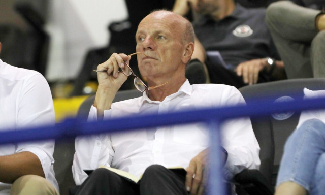 Super League: Ο Μπένετ κάλεσε τους προέδρους των ομάδων των play offs σε σύσκεψη για τη διαιτησία