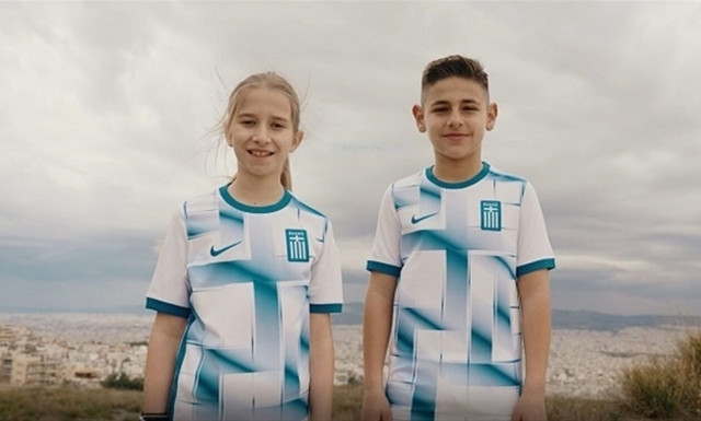 Εθνική Ελλάδας: Αποκαλύφθηκε η νέα επίσημη φανέλα (vids)