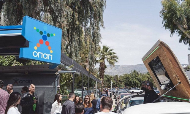 Διασκέδαση με πρωταγωνιστές τα «ΕΦΤΑΡΙΑ» του ΣΚΡΑΤΣ σε κατάστημα ΟΠΑΠ της Κηφισιάς – Ξεχωριστό event