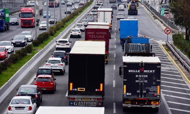 Αγία Μαρίνα: Σοβαρό τροχαίο στην παραλιακή προς τη Βάρη - Ποιοι δρόμοι καθυστερούν τους οδηγούς