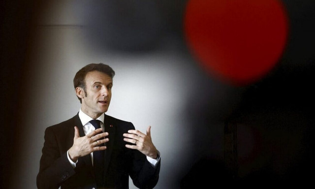 Γαλλία: Πύρρειος νίκη για την κυβέρνηση Μακρόν - Απορρίφθηκαν και οι δύο προτάσεις μομφής