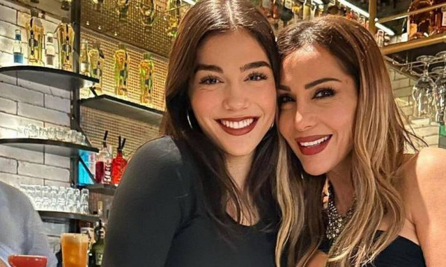 Δέσποινα Βανδή: Στην κουζίνα μαζί με την κόρη της - Φτιάχνουν πασχαλινά εδέσματα