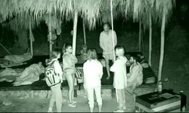 Survivor All Star - Χαμός στην καλύβα των Μπλε: Έξαλλη η Εύη με τη Μαριαλένα - «Μαζέψτε τον...»