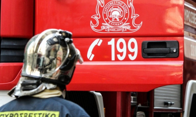 Γλυφάδα: Έκρηξη τα ξημερώματα - Εμπρηστικός μηχανισμός σε δύο αυτοκίνητα