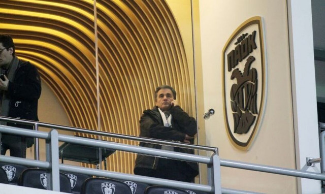 Βίντεο-έπος με τον Ευκλείδη Τσακαλώτο να τραγουδάει: «Μάικλ Τζάκσον ζεις, για πάντα ΠΑΟΚτσης»