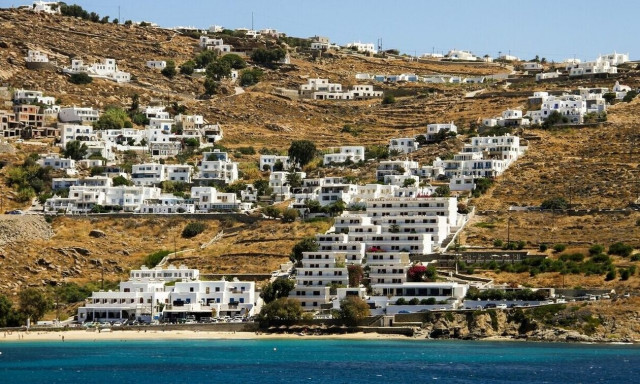 PM Mitsotakis on Mykonos: There cannot be an island where some consider themselves above the law