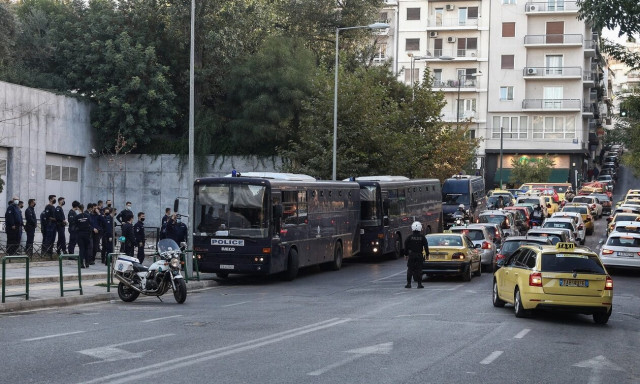 Σοβαρό επεισόδιο με μαχαιριές έξω από το Εφετείο Αθηνών - Προσαγωγές από την ΕΛΑΣ
