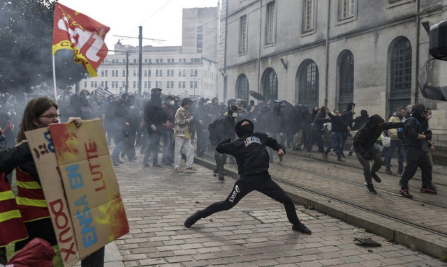 Παρίσι: Επεισόδια στη μεγάλη διαδήλωση κατά του ασφαλιστικού