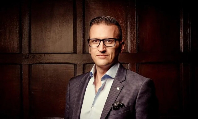 Στιβ Αποστολόπουλος: Ο Ελληνοκαναδός μεγιστάνας που θέλει να αγοράσει τους Χόρνετς του Τζόρνταν