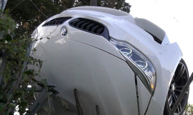 Θεσσαλονίκη: Αυτοκίνητο προσγειώθηκε σε φράχτη - Ένας τραυματίας