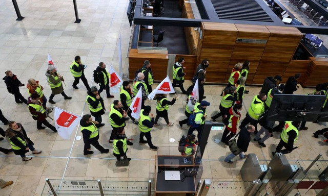Γερμανία: Παραλύουν μεταφορές και ναυτιλία τη Δευτέρα - Σε απεργία τα συνδικάτα