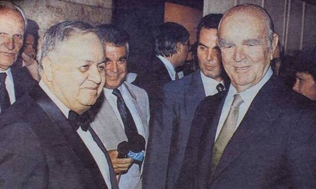 Το απαγορευμένο τραγούδι που έκανε τον Καραμανλή να αλλάξει την ώρα του κα