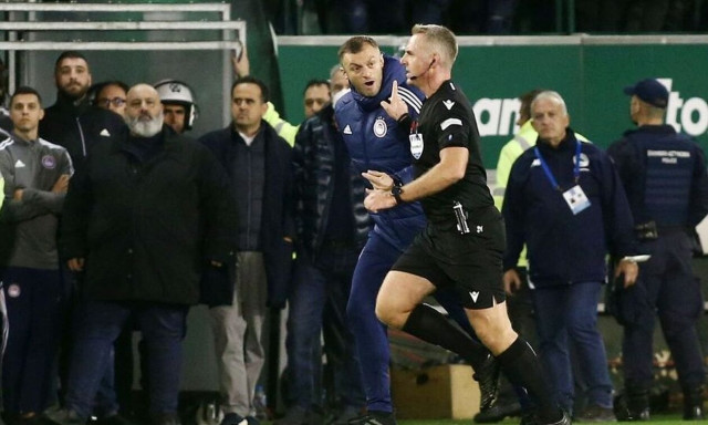Super League: Καταγγελία στην UEFA για απειλές από τον διαιτητή του Παναθηναϊκός-Ολυμπιακός