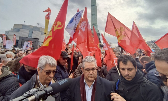 Δημήτρης Κουτσούμπας: Με «Σερ αμί, σερ καμαράντ» στο Παρίσι - «Πάρτι» στο Twitter