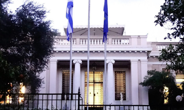 Στα κάγκελα το Μαξίμου για τους εξαφανισμένους υπουργούς