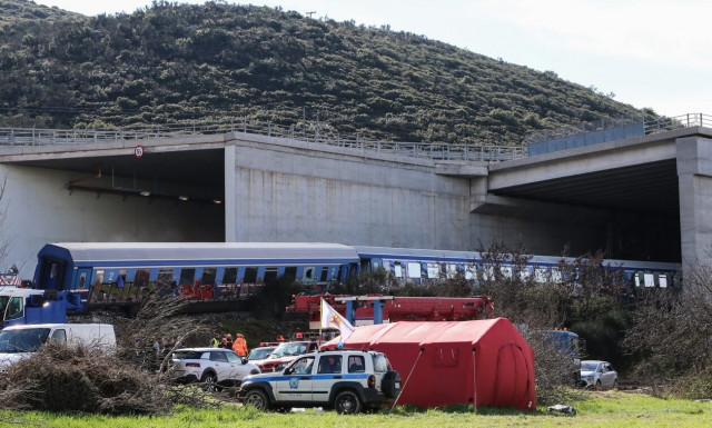 Τέμπη: Κατατέθηκε το νομοσχέδιο με τα μέτρα στήριξης συγγενών θυμάτων του δυστυχήματος