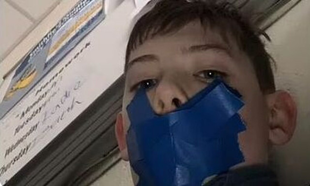 Έβαλε μονωτική ταινία σε μαθητή επειδή ήταν φλύαρος - Η selfie «έκαψε» τον δάσκαλο