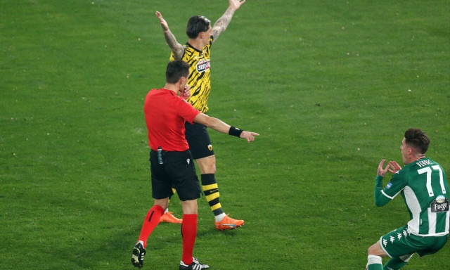 Super League: Η διαιτησία στο επίκεντρο – Τα δεδομένα και ποιοι πρόεδροι θα πάνε στον Μπένετ