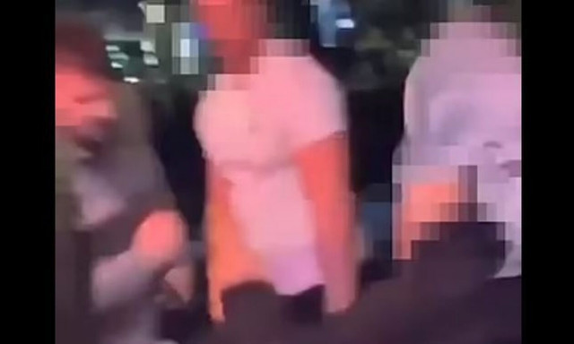 Οργή στη Βρετανία: Έριξε μπουνιά σε ΑμεΑ επείδη του πάτησε το πόδι με το αναπηρικό αμαξίδιο