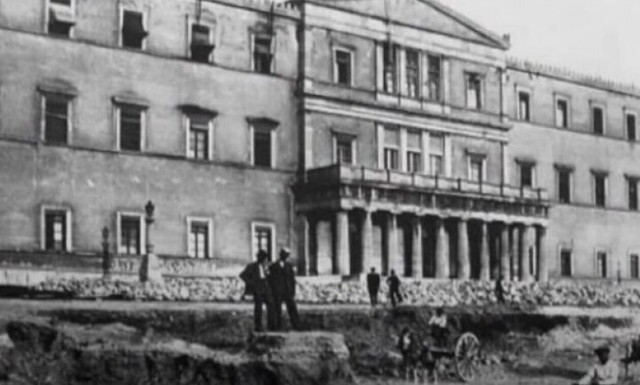 Χαρακτήρισαν «τέρας» το «Μνημείο του Άγνωστου Στρατιώτη» - Ήθελαν να το ανατινάξουν πριν τα εγκαίνια