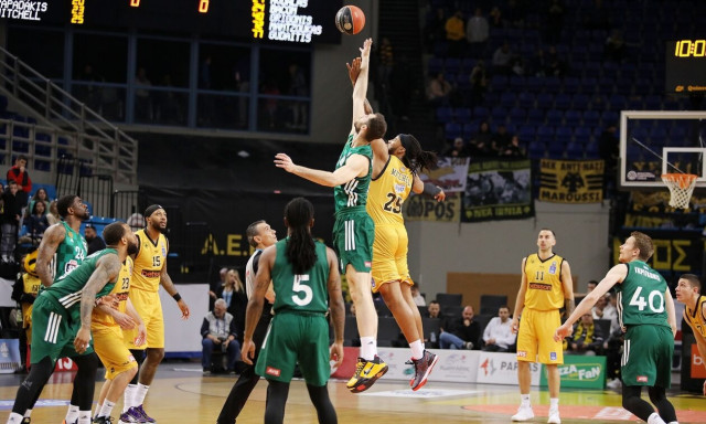 Απίστευτο σκηνικό στα Λιόσια – Αστυνομικός έκανε χειρονομίες σε φιλάθλους της ΑΕΚ και συνελήφθη